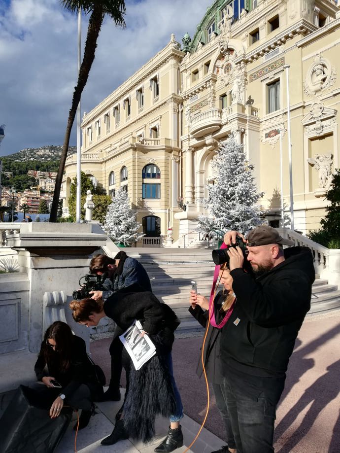 Díky ELLE máte šanci nakouknout do zákulisí focení v Monaku. Podívejte se do naší galerie: