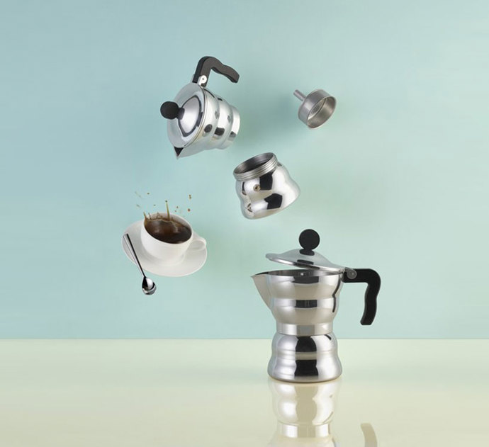 Mendiniho Moka Alessi navazuje na klasický design Moka Express od Bialetti
