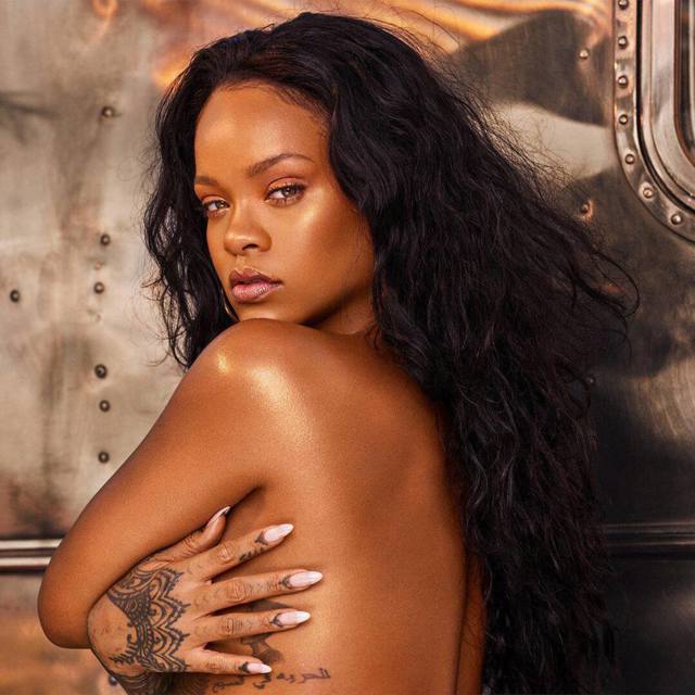 Vytvořte si stejný make-up, jaký nosí Rihanna 