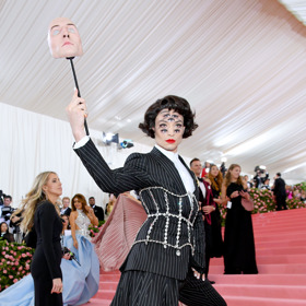Ezra Miller v modelu Burberry
