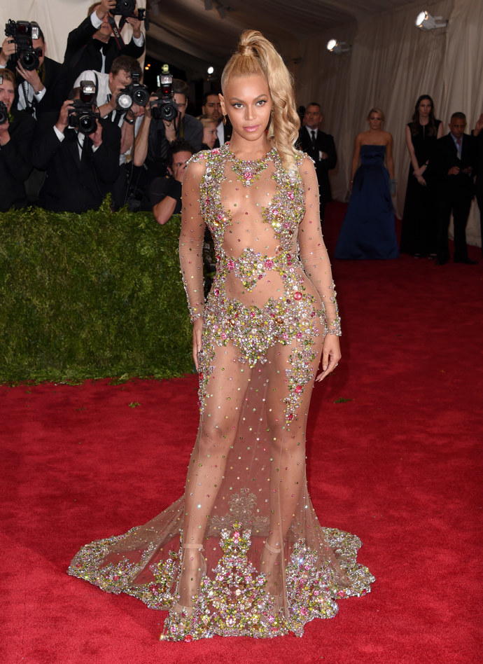 Beyonce, 2015 (aneb Ročník, kdy si snad všichni oblékli "nahé šaty")
