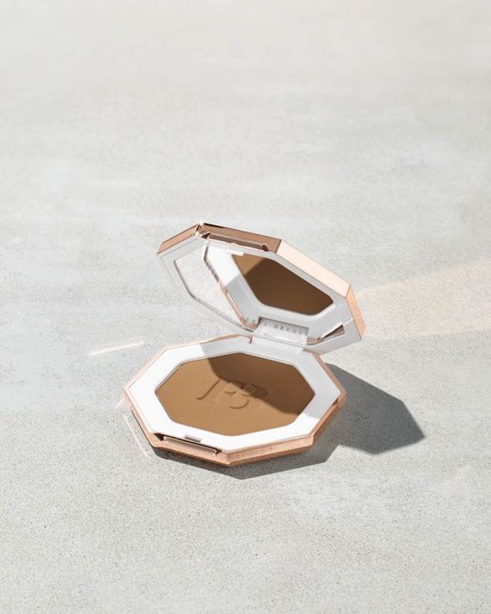 FENTY BEAUTY BY RIHANNA , Sun Stalk’r Instant Warmth Bronzer
