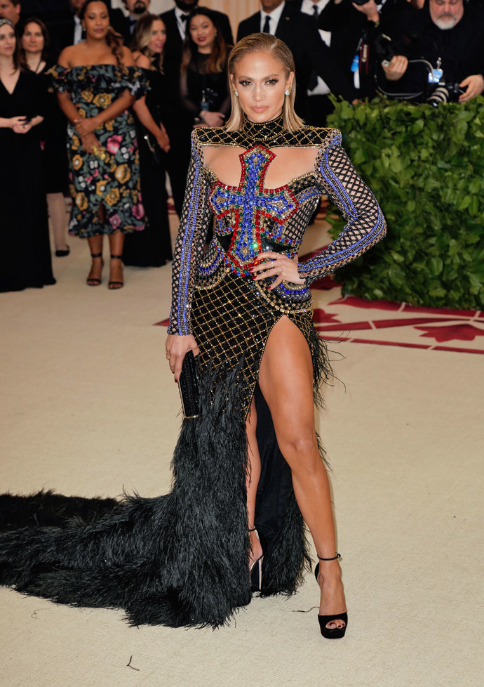 rok 2018

v šatech Balmain 

Met Gala
