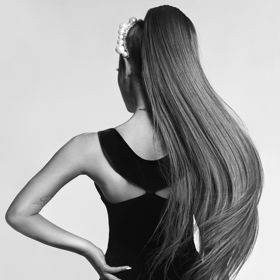 GIVENCHY

Modelka: Ariana Grande
