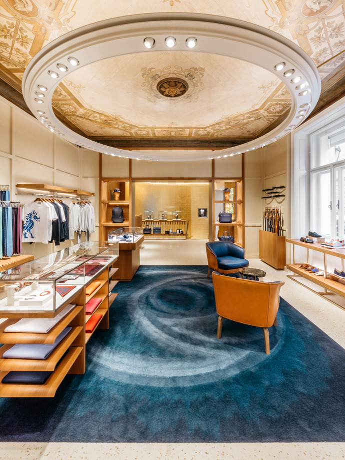 Nakoukněte spolu s ELLE do nového butiku Hermès: