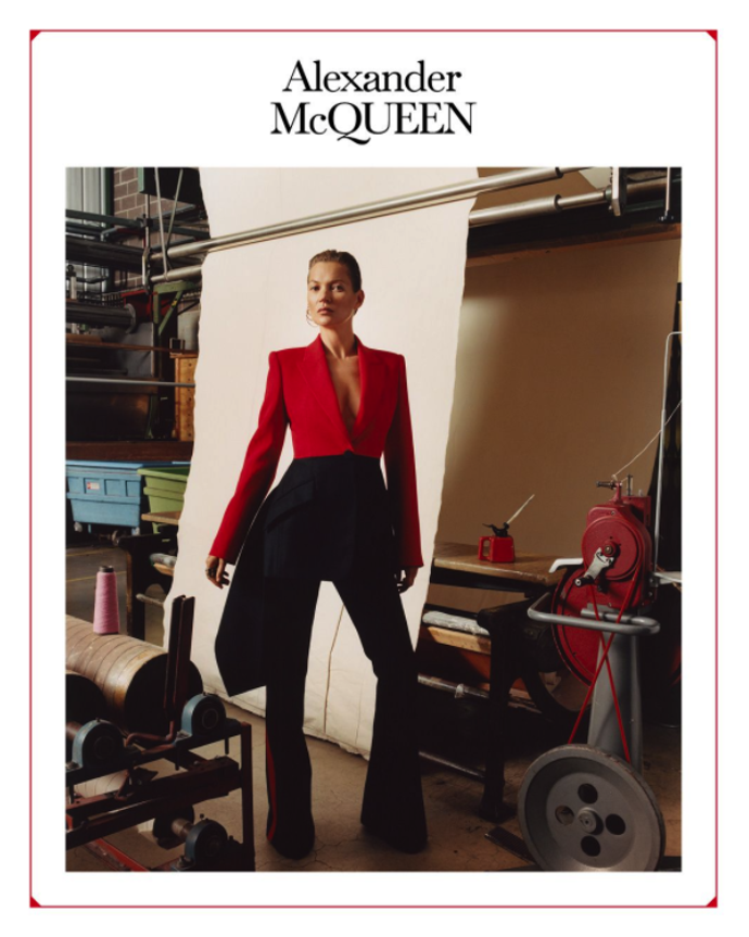 Alexander McQueen

Modelka: Kate Moss

Fotograf: Jamie Hawkesworth
