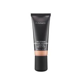 MAC Pro Longwear Nourishing Waterproof Foundation, 691 Kč, k dostání na www.parfemy-elnino.cz
MAC Pro Longwear Nourishing Waterproof Foundation, 691 Kč, k dostání na www.parfemy-elnino.cz