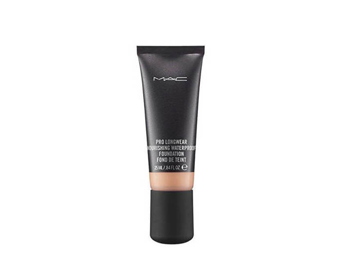 MAC Pro Longwear Nourishing Waterproof Foundation, 691 Kč, k dostání na www.parfemy-elnino.cz
