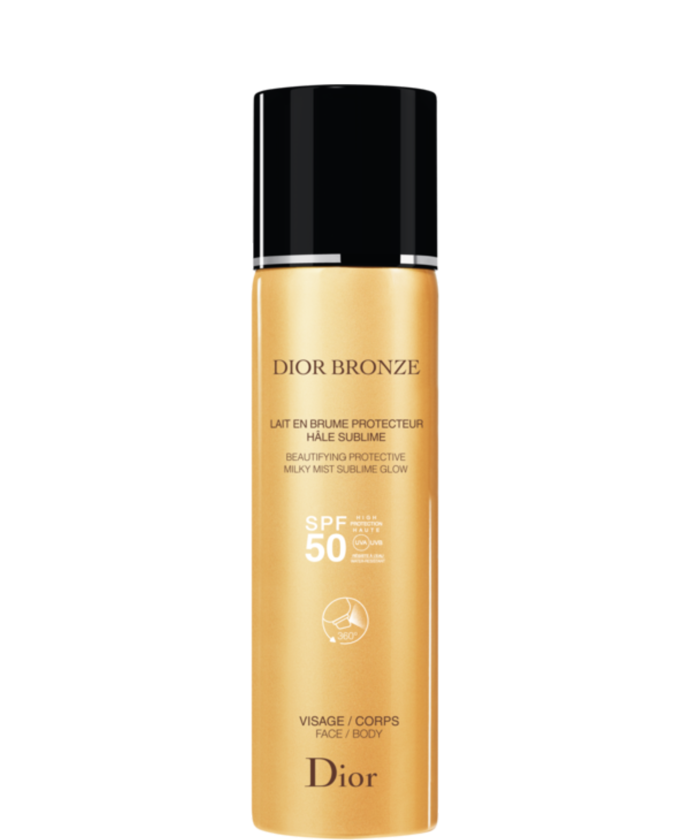 Opalovací mléko ve spreji Dior Bronze, Dior, 1159 Kč

Padesátka, ve spreji a ještě s bronzujícím účinkem! Nevím, co chtít víc. Byl se mnou ve Španělsku i v Českém ráji. A osvědčil se na domácím i zahraničním poli. Lehká a krásně voňavá textura se okamžitě vpije do kůže a ochrání vás proti škodlivým vlivy slunečního záření. Vozím ho se sebou v autě i na výlety, vsadím se, že si ho zamilujete taky. 

