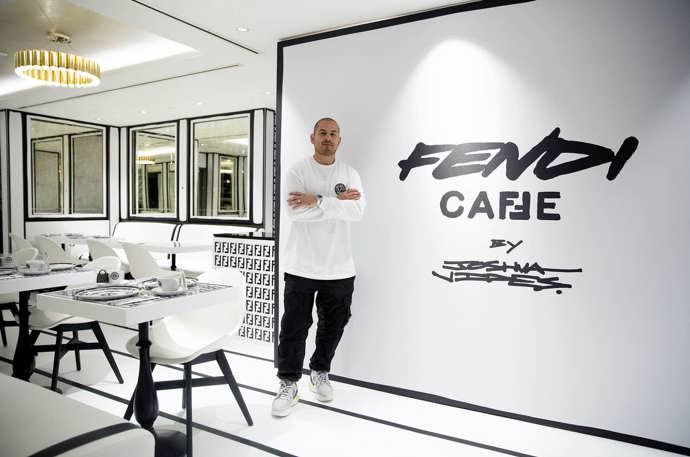 Dáte si kávu ve Fendi café?