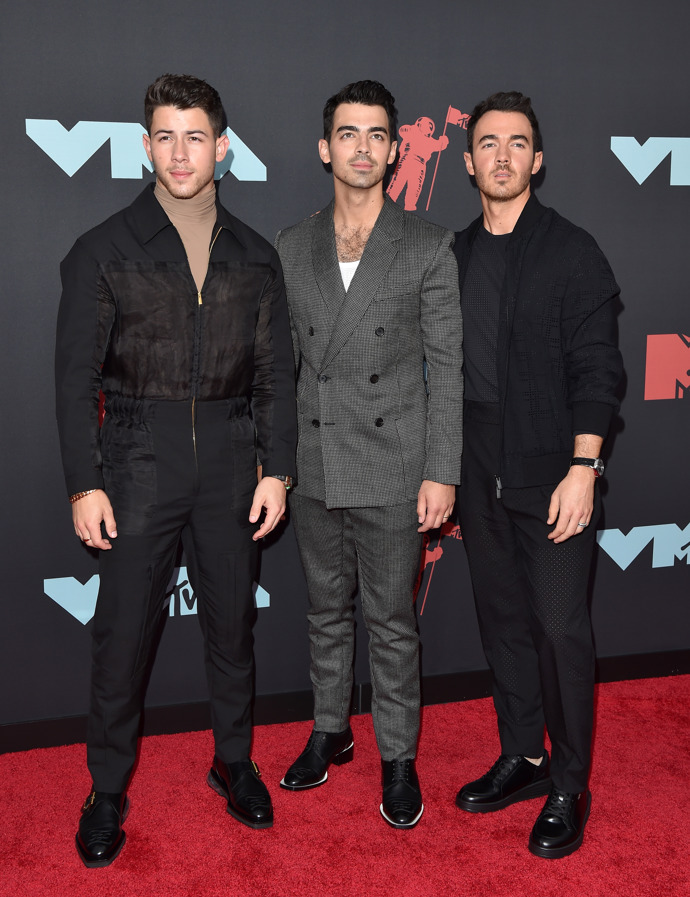 Kevin, Joe a Nick Jonas v modelech Fendi 
