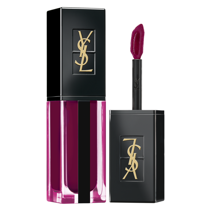 Tekutá rtěnka s leskem Vernis á Levres Water Stain, YSL, 990 Kč

Jarní novinka z dílny Yves Saint Laurent učarovala celému dámskému osazenstvu redakce. Pigment můžete vrstvit a docílit tak požadovaného vzhledu. Ať už chcete jemné líčení nebo výrazné rty na večer. A navíc drží jak přibitá!
