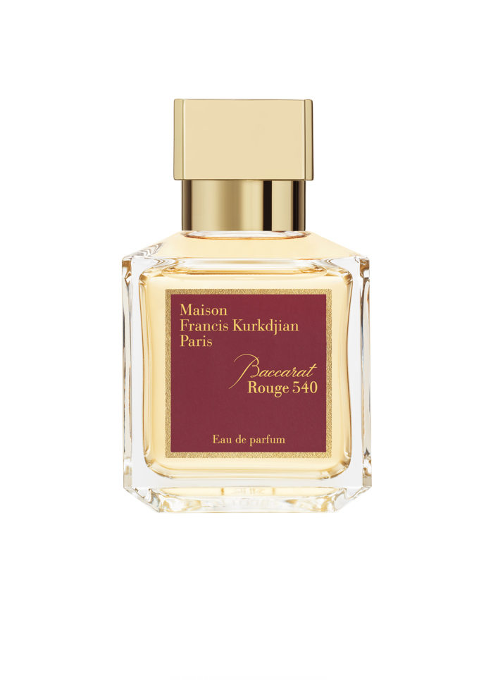 Parfémovaná voda Baccarat Rouge 540, Maison Francis Kurkdjian, 5100 Kč za 70 ml

Slavná vůně, kterou parfumér Kurkdjian vytvořil k 250. výročí sklářské ikony Baccarat je klasikou, která sluší úplně všem. Výrazná směs mandlí, cedru a ambru je svůdná a sensuální zároveň. Vůně, na kterou se každý ptá, ať už vejdete kamkoliv. Do nemocnice i kavárny. 

