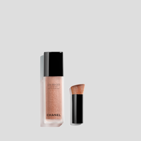 Tekutý pigment Les Beiges Eau de Teint, Chanel, 1690 Kč

Něco jako make-up, něco jako vodička plná pigmentů, které se během aplikace rozpustí a vytvoří na vaší pokožce celistvý svěže vypadající film. Po počáteční nedůvěře v netradiční texturu  jsem Eau de Teint úplně propadla a už měsíc v kuse nepoužívám nic jiného. Ideální řešení pro ty, kdo milují lehoučké make-upy, efekt šťavnaté pleti a novinky z dílny Chanel.
