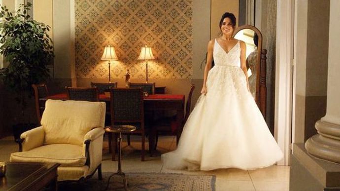 Kravaťáci / Suits

Než si vzala Megan Markle prince Harryho, byla herečkou. Tenhle příběh už známe všichni. Viděli jste ale jaké svatební šaty si oblékla jako Rachel Zane v seriálu Suits? 
