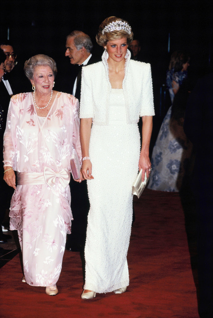 Princezna Diana: 40 nejlepších outfitů, které se navždy zapsaly do historie: