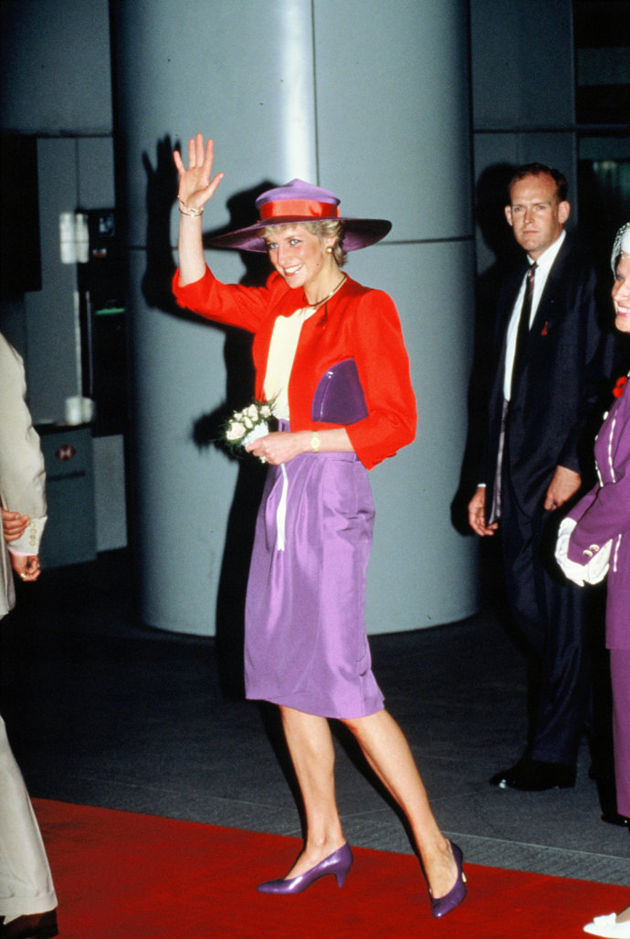 Princezna Diana: 40 nejlepších outfitů, které se navždy zapsaly do historie: