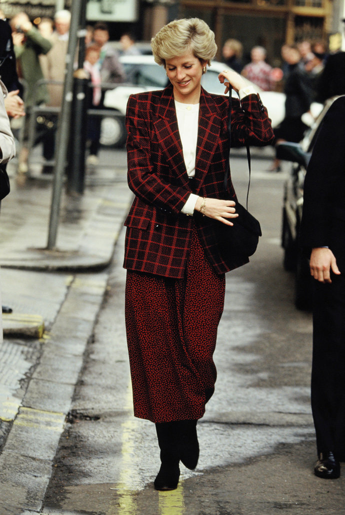 Princezna Diana: 40 nejlepších outfitů, které se navždy zapsaly do historie: