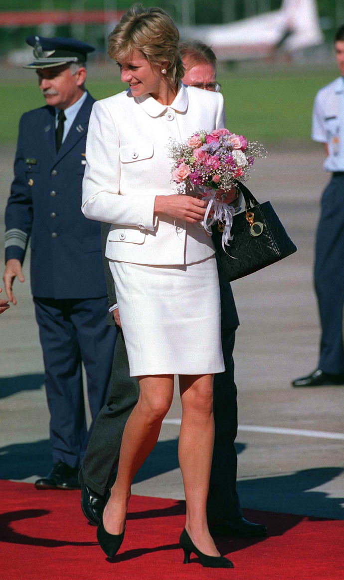 Princezna Diana: 40 nejlepších outfitů, které se navždy zapsaly do historie: