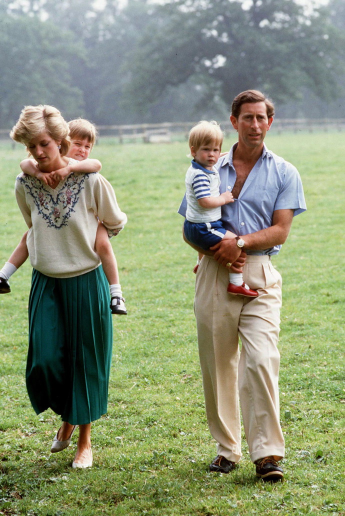 Princezna Diana: 40 nejlepších outfitů, které se navždy zapsaly do historie: