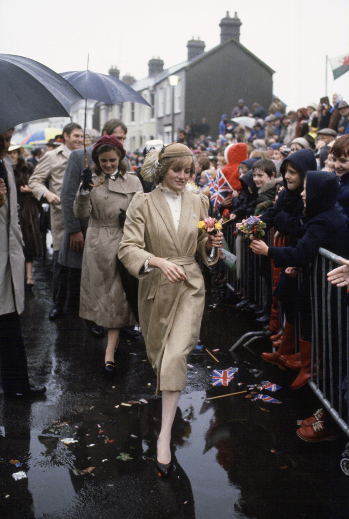 Princezna Diana: 40 nejlepších outfitů, které se navždy zapsaly do historie: