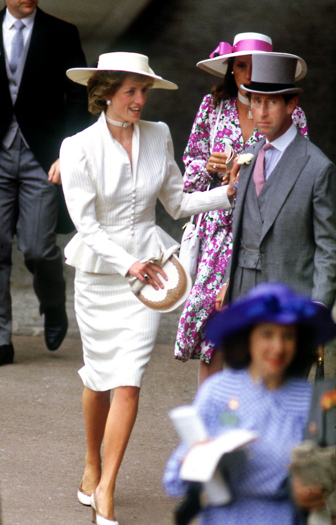 Princezna Diana: 40 nejlepších outfitů, které se navždy zapsaly do historie: