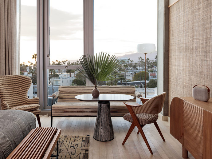 Projděte si hotel Santa Monica Proper od Kelly Wearstler krůček po krůčku: