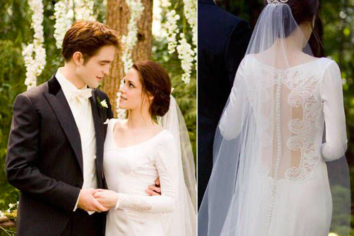 Twilight sága: Rozbřesk / The Twilight Saga: Breaking Dawn

Bella (Kristen Steward) oblékla decentní šaty s dlouhými rukávy a odhalenými zády od Caroliny Herrery. 
