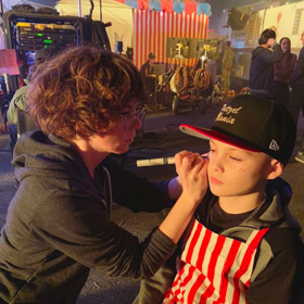 Make-up artistku seriálu Euphoria Kirsten Coleman.
Make-up artistku seriálu Euphoria Kirsten Coleman.