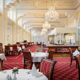 Podívejte se spolu s ELLE do legendárního karlovarského hotelu Imperial: 