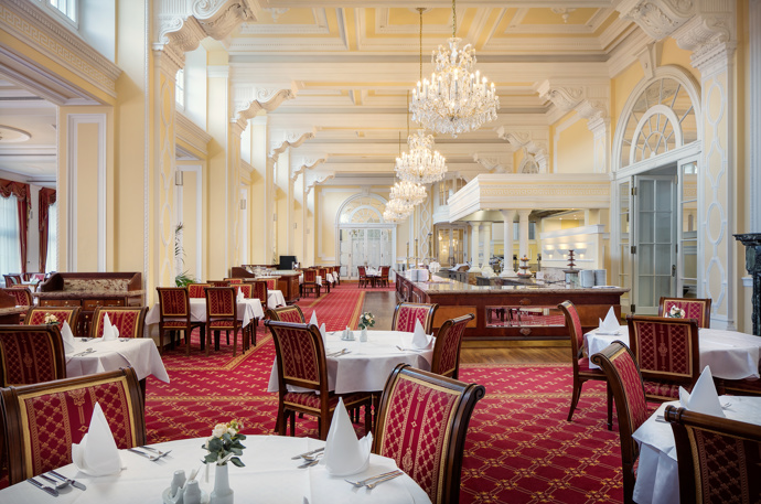 Podívejte se spolu s ELLE do legendárního karlovarského hotelu Imperial: 