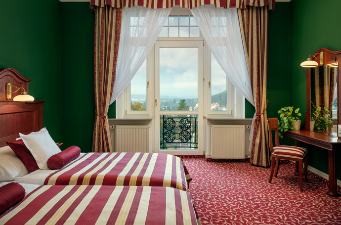 Podívejte se spolu s ELLE do legendárního karlovarského hotelu Imperial: 