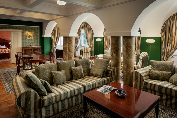 Podívejte se spolu s ELLE do legendárního karlovarského hotelu Imperial: 