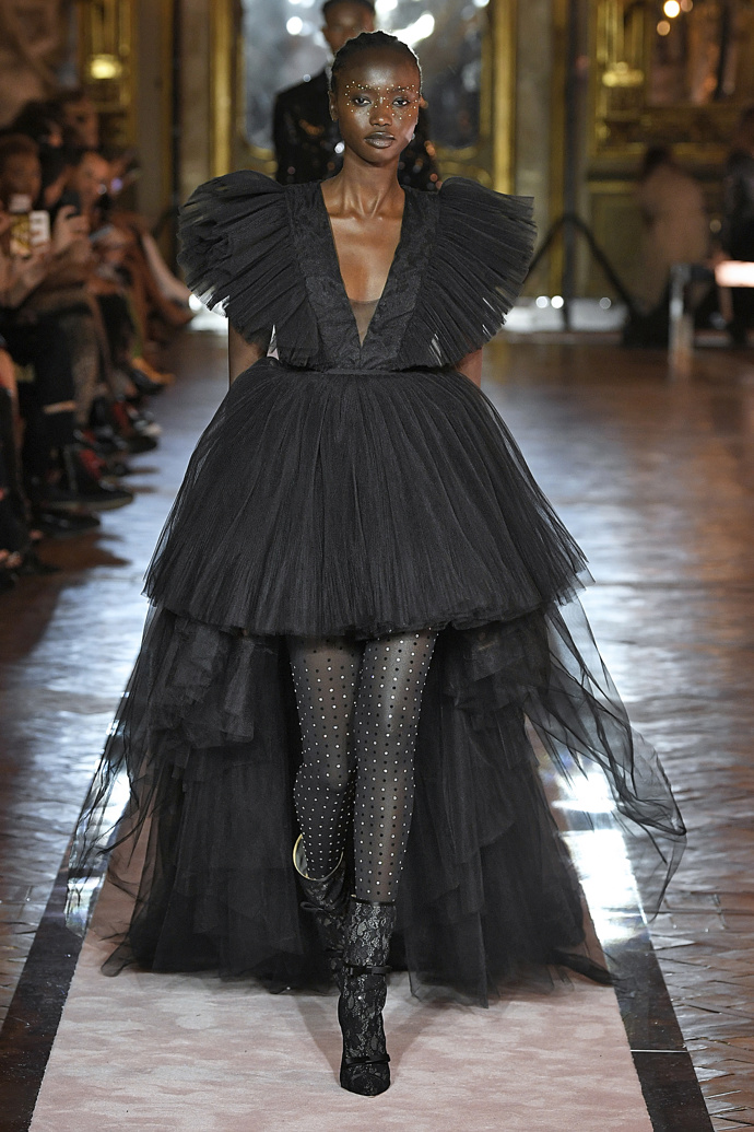 Módní přehlídka Giambattista Valli x H&M: 