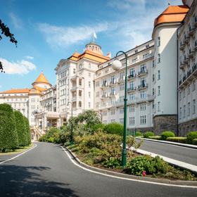 Podívejte se spolu s ELLE do legendárního karlovarského hotelu Imperial: 