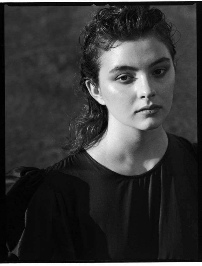 Podívejte se na celý editorial nejnovější kolekce Martina Kohouta očima fotografa Jiřího Kralovce: