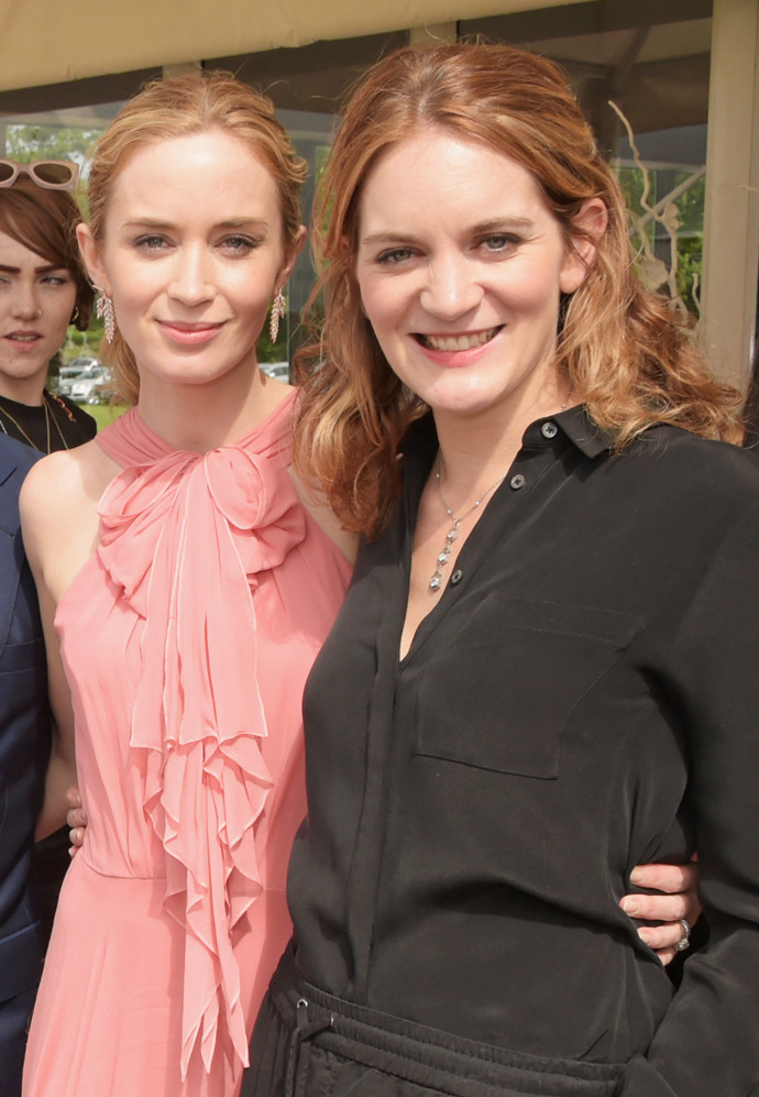 Emily a Felicity Blunt

Tyto dvě sestry nespojuje jen rodinná přízeň, ale i podnikání. Emily je herečka a Felicity je agentka talentů. Navíc Emily byla ta, která Felicity představila svému manželovi.
