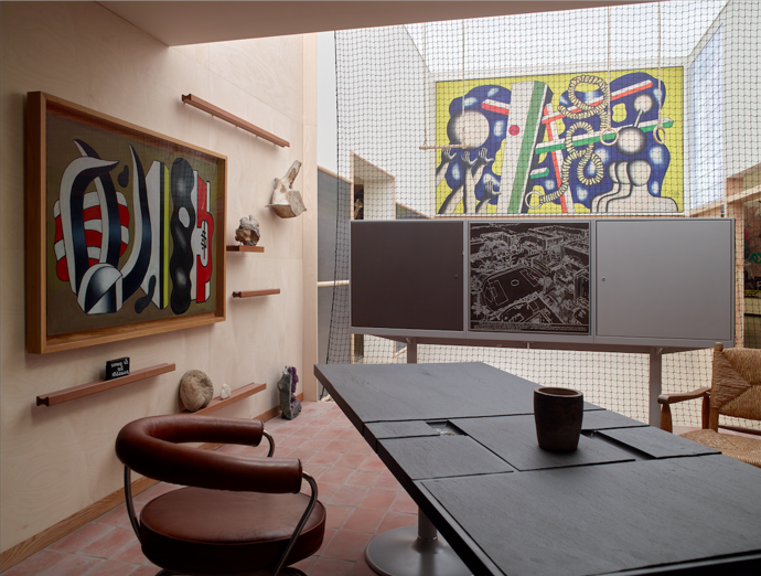 Reportáž z velké výstavy o modernistické ikoně designu Charlotte Perriand, která právě probíhá ve Fondation Louis Vuitton.
