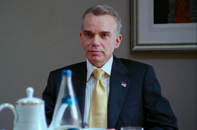 Postava: Americký prezident
Herec: Billy Bob Thornton
Proč ho milujeme: Protože oblek a žlutá kravata mu fakt sluší!
Postava: Americký prezident
Herec: Billy Bob Thornton
Proč ho milujeme: Protože oblek a žlutá kravata mu fakt sluší!