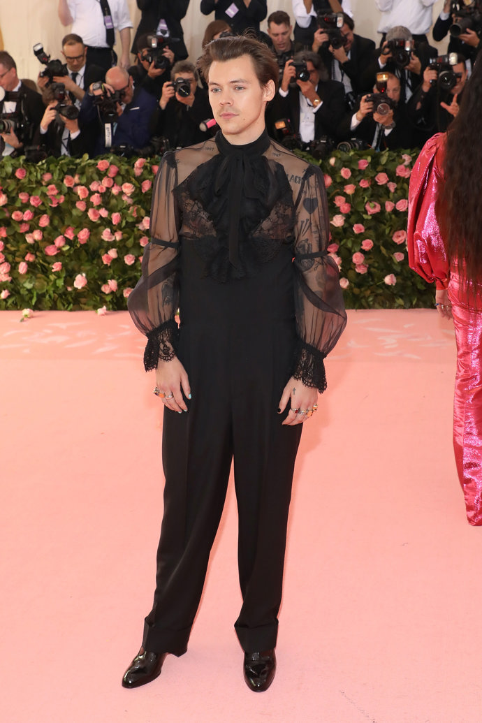 Harry Styles 

Na MET Gala v modelu Gucci.
