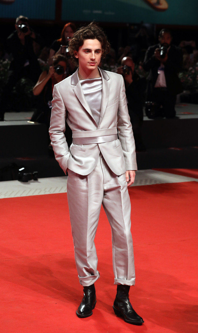 Timothée Chalamet

Na premiéře filmu The King v Benátkách v modelu Haider Ackermann.

