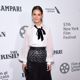Katie Holmes
Na preiéře filmu The Irishman v modelu Marc Jacobs a sandálech Manolo Blahnik.
Katie Holmes
Na preiéře filmu The Irishman v modelu Marc Jacobs a sandálech Manolo Blahnik.