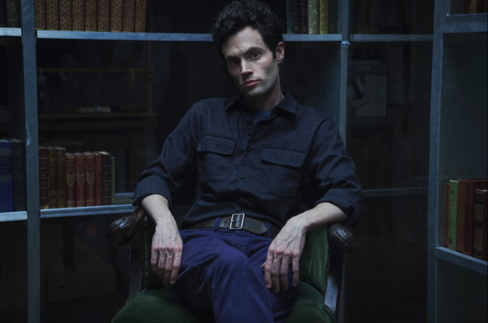 Penn Badgley téměř odmítl roli Joea Goldberga

Dnes je pro nás těžké si představit, že by roli charismatického stalkera hrál kdokoli jiný než Penn Badgley, kterého si mnoho z nás pamatuje ze seriálu Superdrbna. Svoji budoucnost viděl spíše ve filmech než seriálech. „Byl jsem na vážkách, ale dnes jsem samozřejmě rád, jsem se rozhodl jít tímto směrem,” prozradil Penn.

