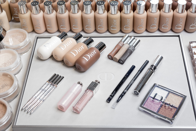 Podívejte se s ELLE do backstage přehlídky Dior: