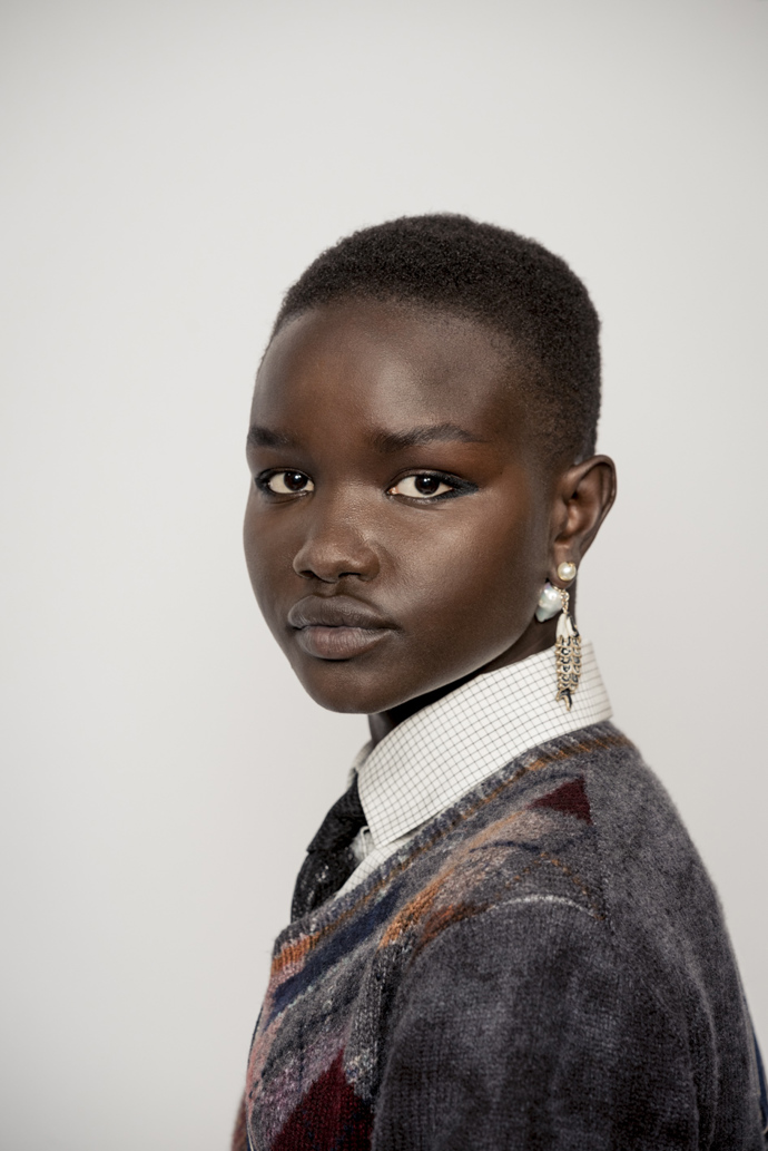 Podívejte se s ELLE do backstage přehlídky Dior:
