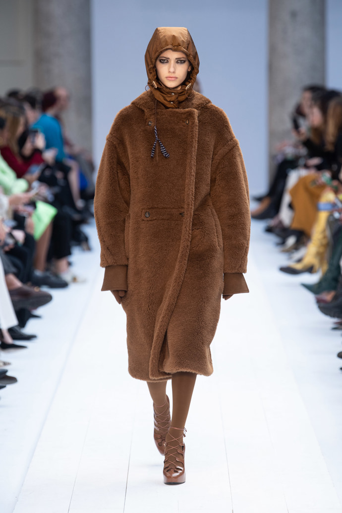 Podívejte se na naše nejoblíbenější looky z přehlídky Max Mara FW20: