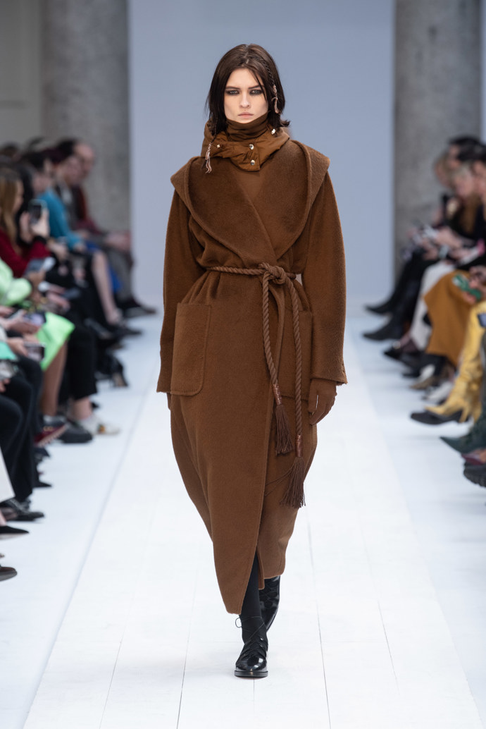 Podívejte se na naše nejoblíbenější looky z přehlídky Max Mara FW20: