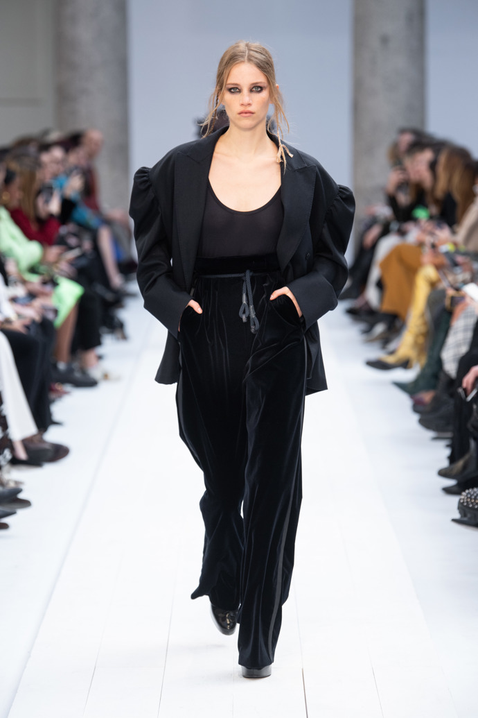 Podívejte se na naše nejoblíbenější looky z přehlídky Max Mara FW20: