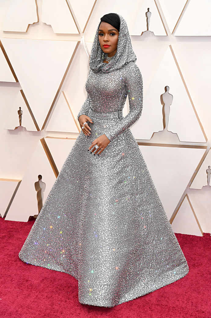 Janelle Monáe

v šatech Ralph Lauren Collection
