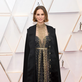 Natalie Portman

v šatech Dior Haute Couture a špercích Cartier
